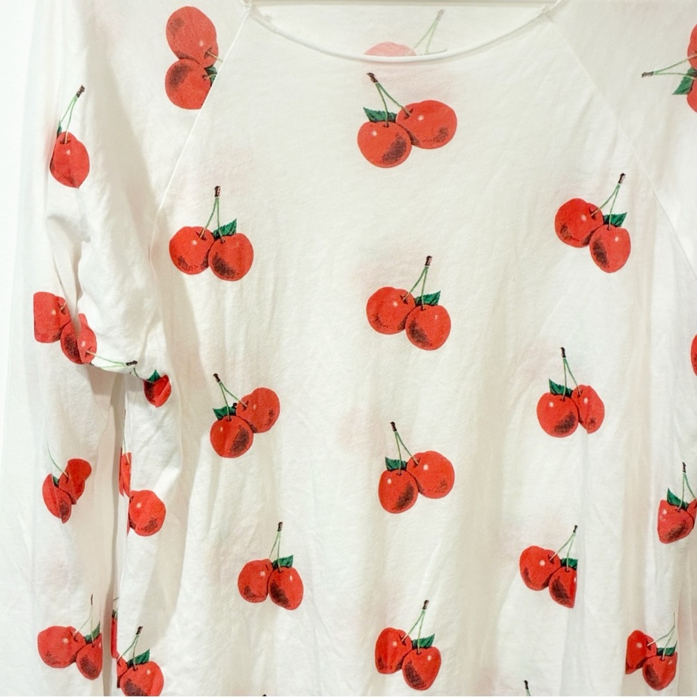 Wildfox Thin Knit White Red Cherry Print‎ Long Sleeve Top Size Small - Picture 2 of 5